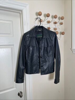 Danier   Short Leather Button-Up Jacket Black  XS